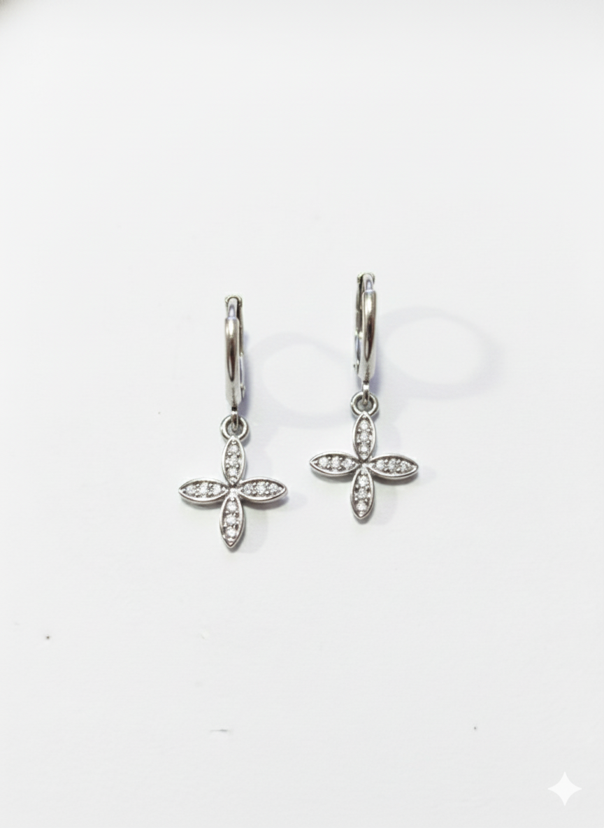 Mini Aros Colgantes con Trébol de Circonitas (Estilo Minimalista)